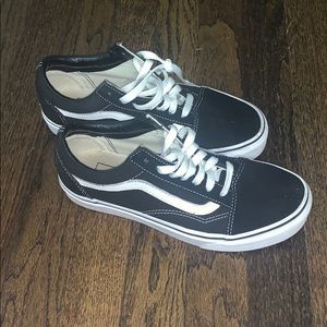 VANS- BLACK/WHITE